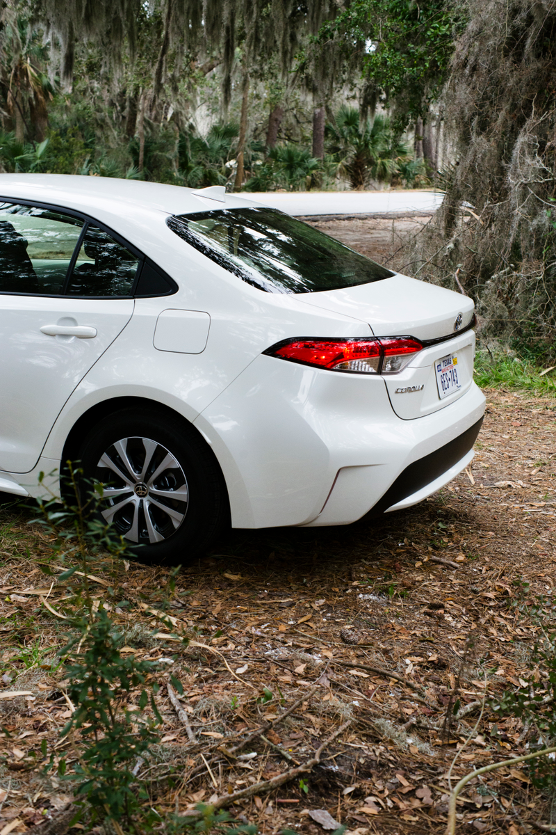 Illustration for article titled The 2020 Toyota Corolla Hybrid Has Killed the Prius and Stands Atop Its Grave